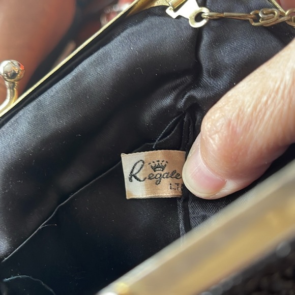 La Regale Vintage Beaded Clamshell Purse - Picture 5 of 7